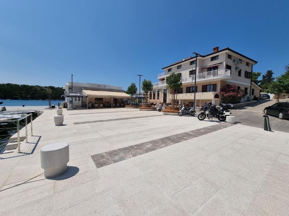 Villa Riva Omisalj Exterior photo
